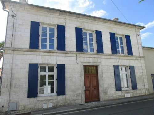 Image d'un maison 4 pièces 132 m² à 630€ à châteauneuf-sur-charente (16120)