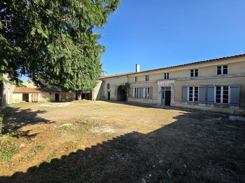 Image d'un maison 4 pièces 138 m² à 180200€ à sigogne (16200)