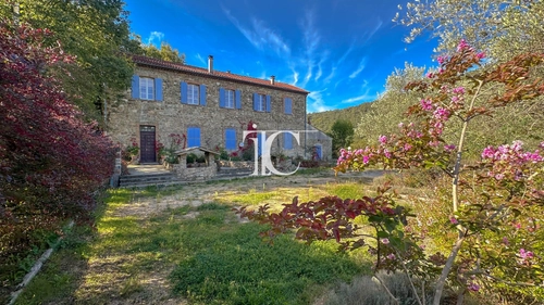 Image d'un maison 8 pièces 196 m² à 316000€ à saint-paul-le-jeune (07460)