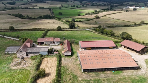 Image d'un maison 4 pièces 117 m² à 400000€ à toulon-sur-arroux (71320)