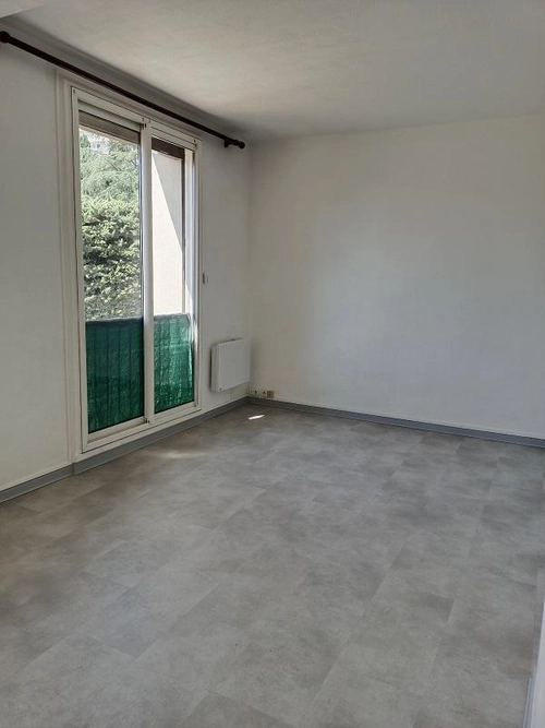 Image d'un appartement 2 pièces 45 m² à 650€ à salon-de-provence (13300)