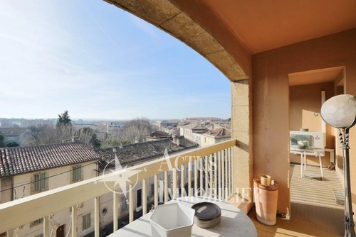 Image d'un appartement 5 pièces 141 m² à 400000€ à salon-de-provence (13300)