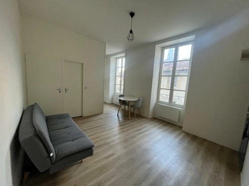 Image d'un appartement meublé 1 pièce 25 m² à 385€ à cognac (16100)