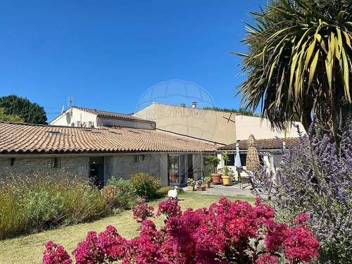 Image d'un maison 8 pièces 220 m² à 499900€ à semussac (17120)