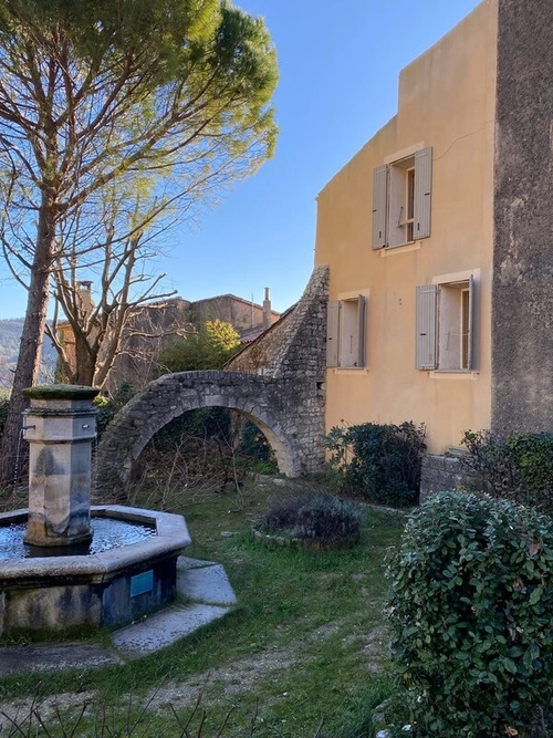 Image d'un maison 9 pièces 158 m² à 350000€ à rustrel (84400)