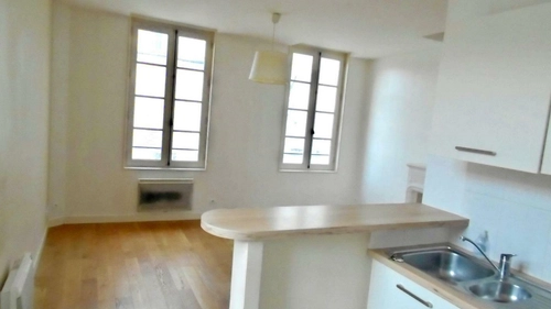 Image d'un appartement 1 pièce 24 m² à 400€ à saintes (17100)