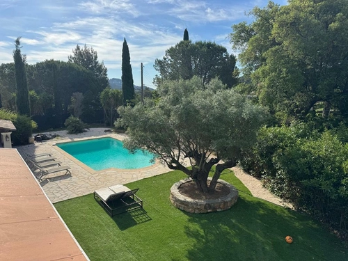 Image d'un maison meublée 4 pièces 145 m² à 2500€ à carqueiranne (83320)