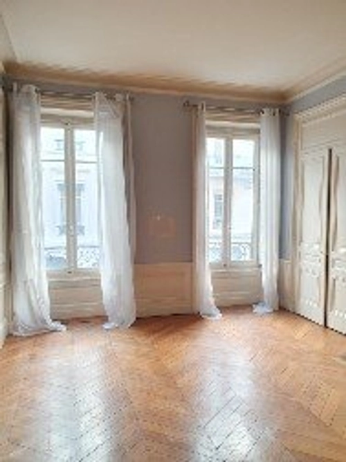 Image d'un appartement 5 pièces 161 m² à 2095€ à lyon 6ème (69006)