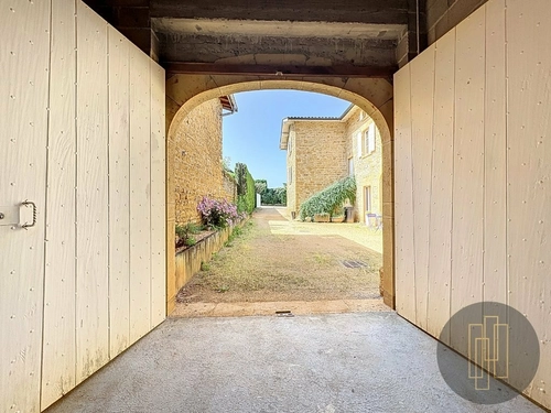 Image d'un maison 7 pièces 306 m² à 950000€ à saint-germain-nuelles (69210)