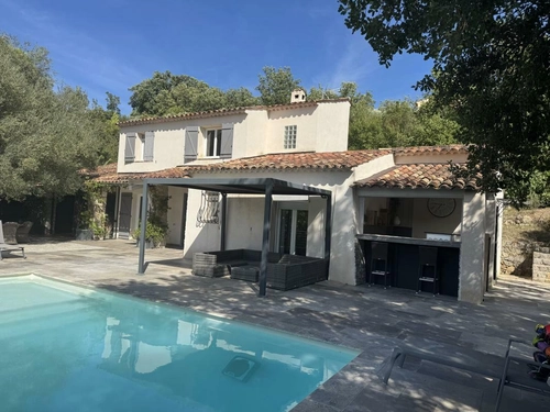 Image d'un maison 7 pièces 185 m² à 970000€ à tourrettes (83440)