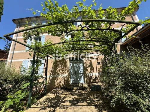 Image d'un maison 10 pièces 220 m² à 359000€ à sermentizon (63120)