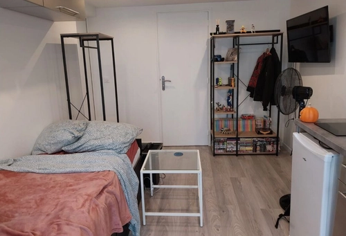 Image d'un studio 16 m² à 616€ à "élancourt" (78990)