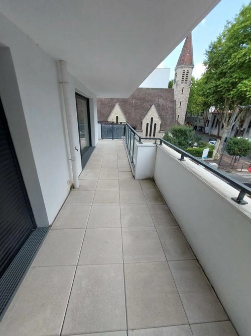 Image d'un appartement 4 pièces 93 m² à 2400€ à issy-les-moulineaux (92130)