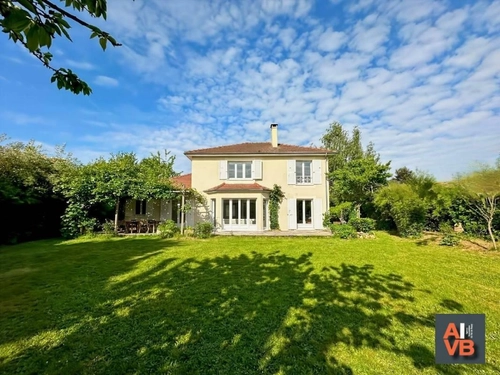 Image d'un maison 7 pièces 171 m² à 853000€ à bussy-saint-georges (77600)