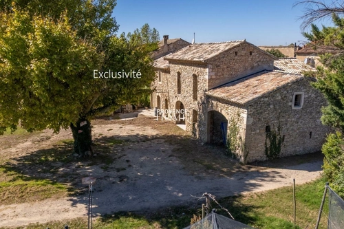 Image d'un maison 6 pièces 220 m² à 900000€ à robion (84440)