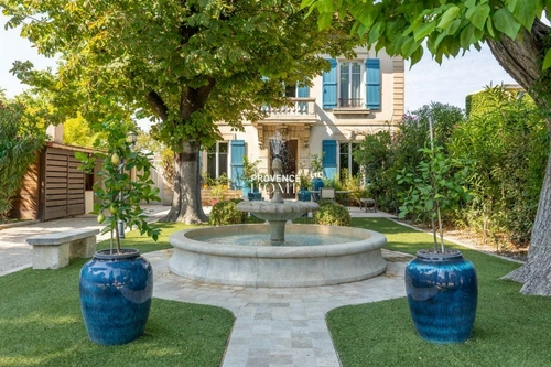 Image d'un maison 18 pièces 438 m² à 2300000€ à l'isle-sur-la-sorgue (84800)