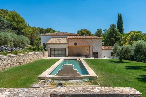 Image d'un maison 17 pièces 760 m² à 4060000€ à ventabren (13122)