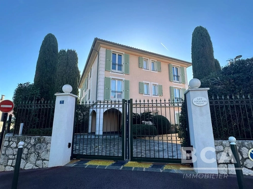 Image d'un appartement 3 pièces 71 m² à 3450€ à saint-jean-cap-ferrat (06230)