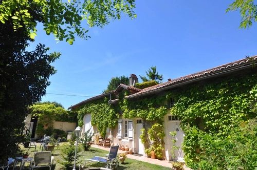 Image d'un maison 7 pièces 150 m² à 392200€ à aubeterre-sur-dronne (16390)