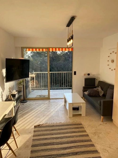 Image d'un appartement meublé 1 pièce 24 m² à 700€ à peymeinade (06530)