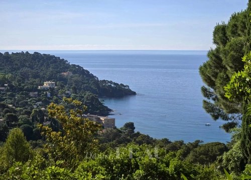 Image d'un maison 7 pièces 149 m² à 1950000€ à rayol-canadel-sur-mer (83820)