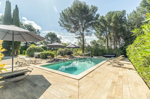 Image d'un maison 15 pièces 470 m² à 3400000€ à puget (84360)