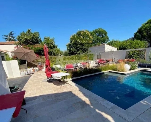 Image d'un maison 6 pièces 153 m² à 460000€ à arles (13104)