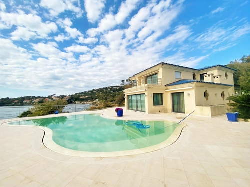 Image d'un maison 8 pièces 240 m² à 6500000€ à roquebrune-sur-argens (83520)