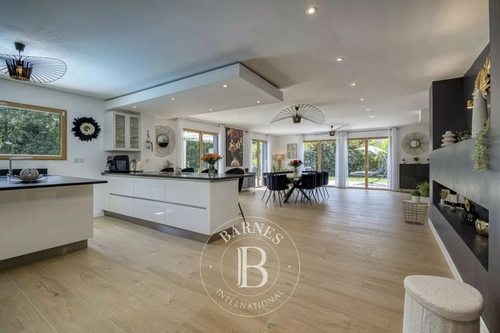 Image d'un maison 6 pièces 227 m² à 1565000€ à divonne-les-bains (01220)
