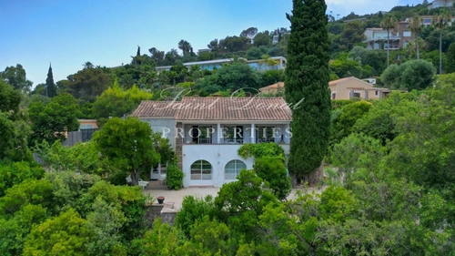 Image d'un maison 9 pièces 235 m² à 1890000€ à roquebrune-sur-argens (83520)