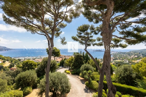 Image d'un appartement 2 pièces 76 m² à 1500000€ à villefranche-sur-mer (06230)