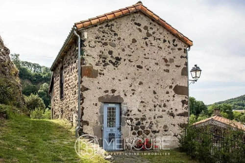 Image d'un maison 4 pièces 45 m² à 115000€ à andelat (15100)