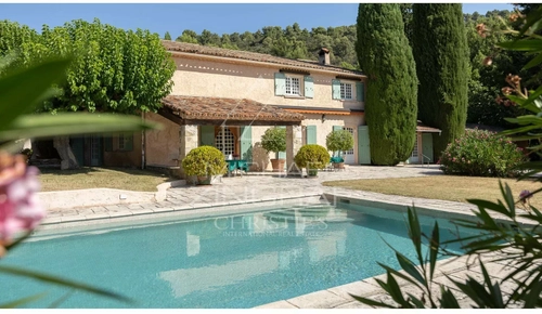 Image d'un maison 8 pièces 360 m² à 1320000€ à aups (83630)