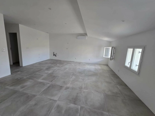 Image d'un appartement 3 pièces 70 m² à 180000€ à le luc (83340)