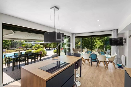 Image d'un maison 6 pièces 205 m² à 1370000€ à fréjus (83600)