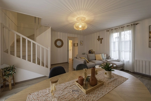 Image d'un maison meublée 4 pièces 110 m² à 2600€ à magny-le-hongre (77700)