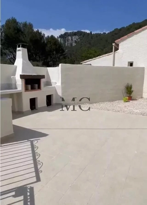 Image d'un appartement 4 pièces 84 m² à 1525€ à gémenos (13420)