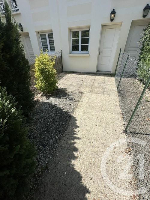 Image d'un appartement 1 pièce 28 m² à 830€ à saint-pierre-du-perray (91280)