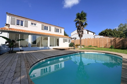 Image d'un maison 7 pièces 200 m² à 449000€ à saintes (17100)