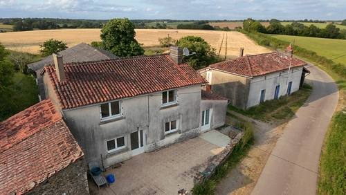 Image d'un maison 9 pièces 189 m² à 130000€ à charroux (86250)