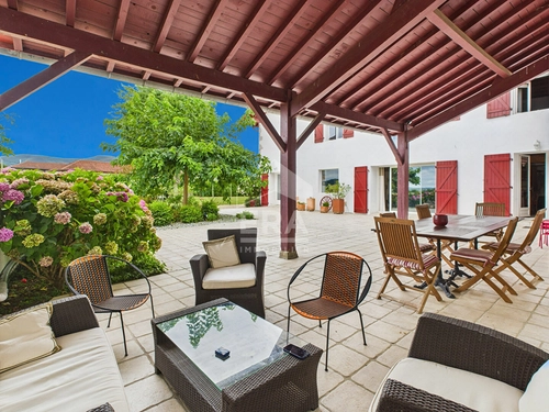 Image d'un maison 8 pièces 313 m² à 770000€ à hasparren (64240)