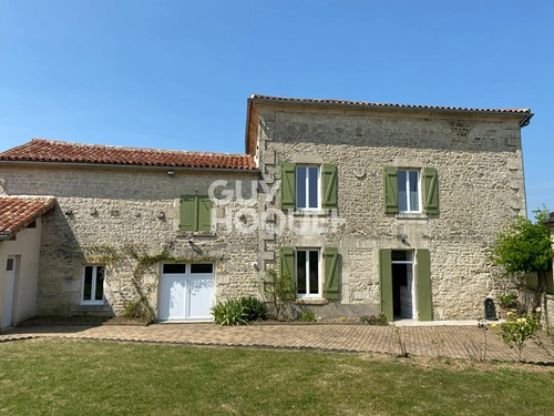 Image d'un maison 7 pièces 189 m² à 284000€ à fontenay-le-comte (85200)