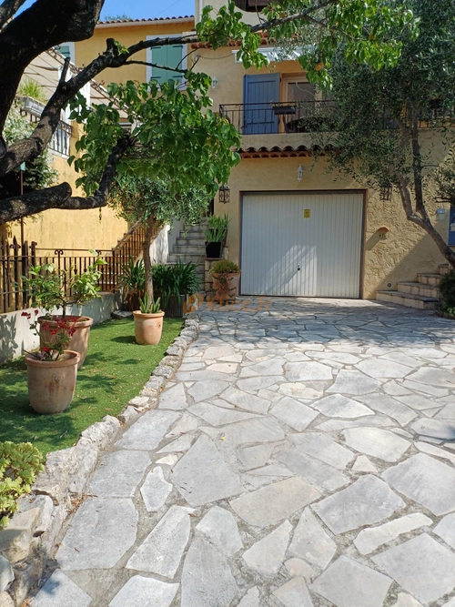 Image d'un maison 4 pièces 101 m² à 549000€ à peymeinade (06530)