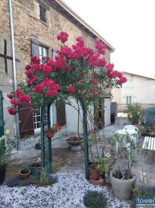 Image d'un maison 6 pièces 228 m² à 129600€ à la péruse (16270)