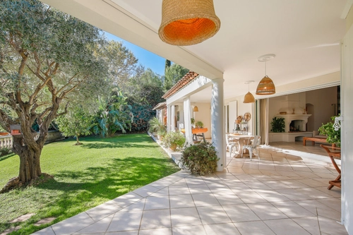 Image d'un maison 9 pièces 220 m² à 1425000€ à carqueiranne (83320)