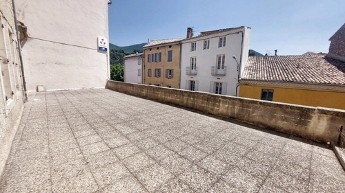 Image d'un appartement 4 pièces 113 m² à 1060€ à nyons (26110)