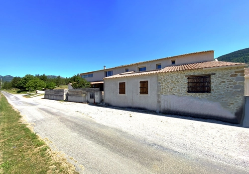Image d'un maison 12 pièces 372 m² à 731000€ à buis-les-baronnies (26170)
