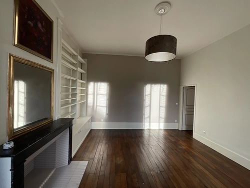 Image d'un appartement 5 pièces 117 m² à 960€ à bourges (18000)