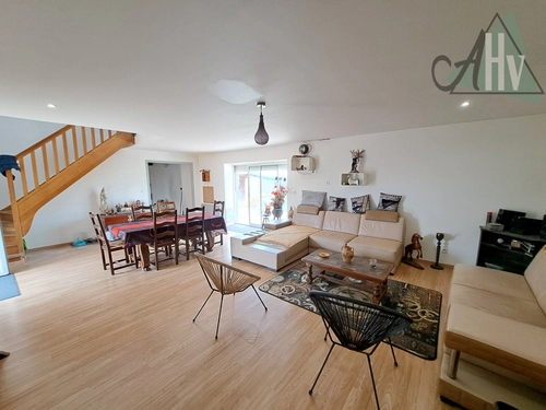 Image d'un maison 7 pièces 182 m² à 220000€ à villeneuve-la-guyard (89340)