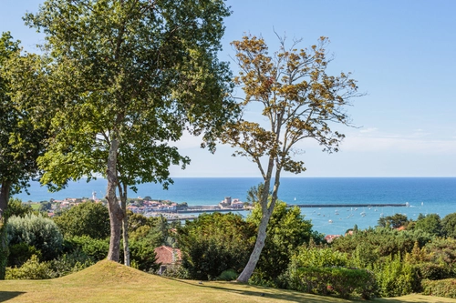 Image d'un appartement 6 pièces 179 m² à 1390000€ à ciboure (64500)
